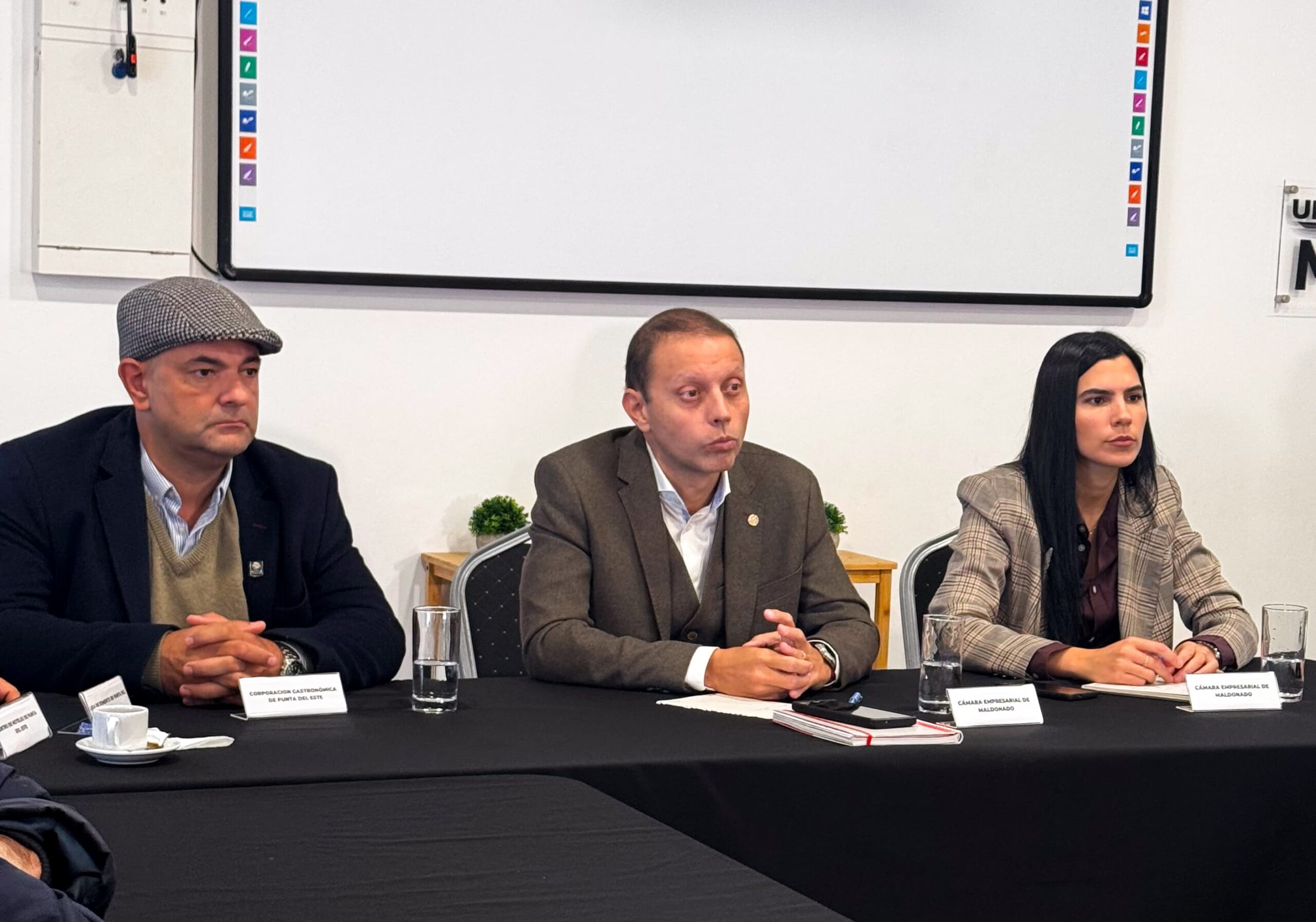 Participamos de una reunión de la Mesa de Enlace Empresarial y Turístico de Maldonado con el MIDES por la situación de personas en situación de calle