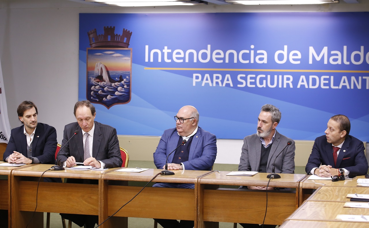 Firmamos un Convenio Marco de Cooperación con la Cámara de Comercio e Industria Uruguayo-Alemana (AHK)