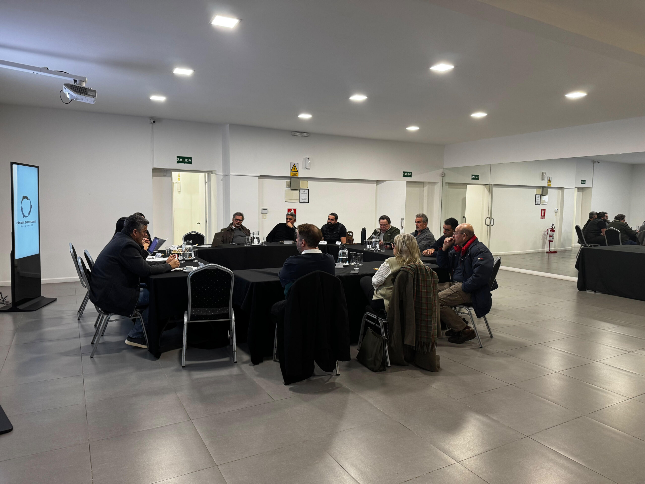 Realizamos una nueva reunión de Comisión Directiva con socios invitados